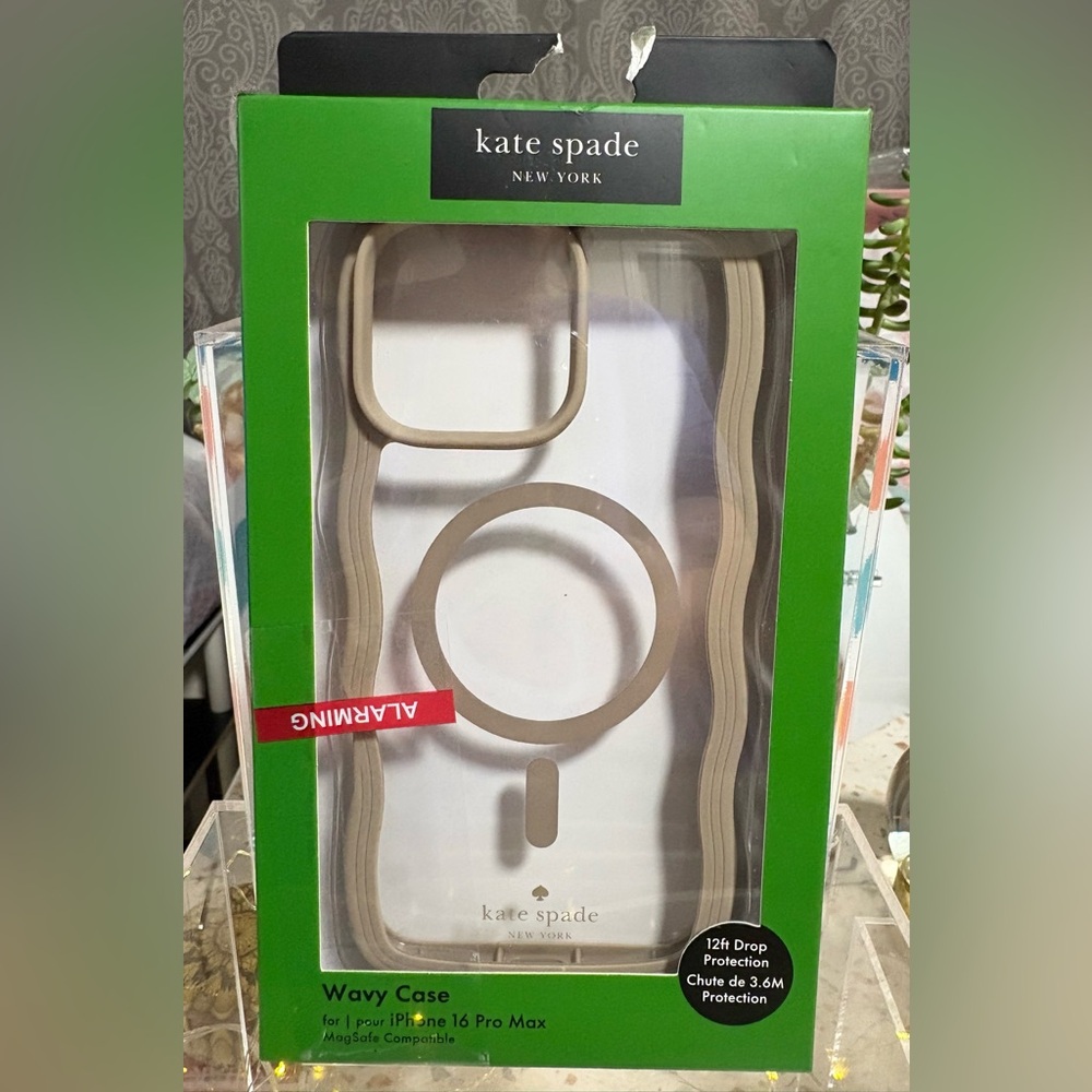 Kate Spade Wavy Case for iPhone 16 Pro Max - Picture 10 of 12